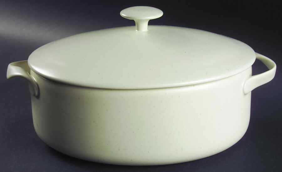 Linen (Oval) 3 Quart Oval Covered Casserole by Lindt-Stymeist-1
