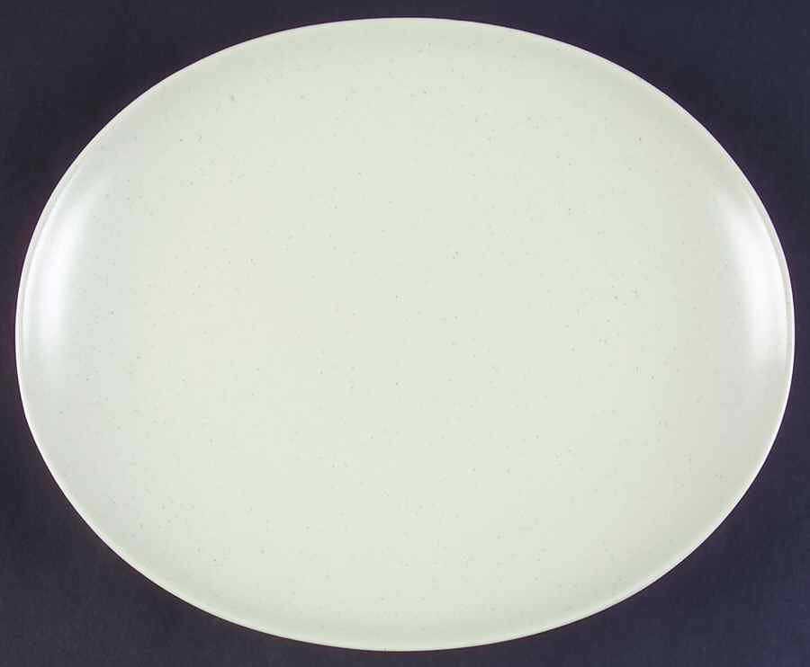 Linen (Oval) Dinner Plate by Lindt-Stymeist-1