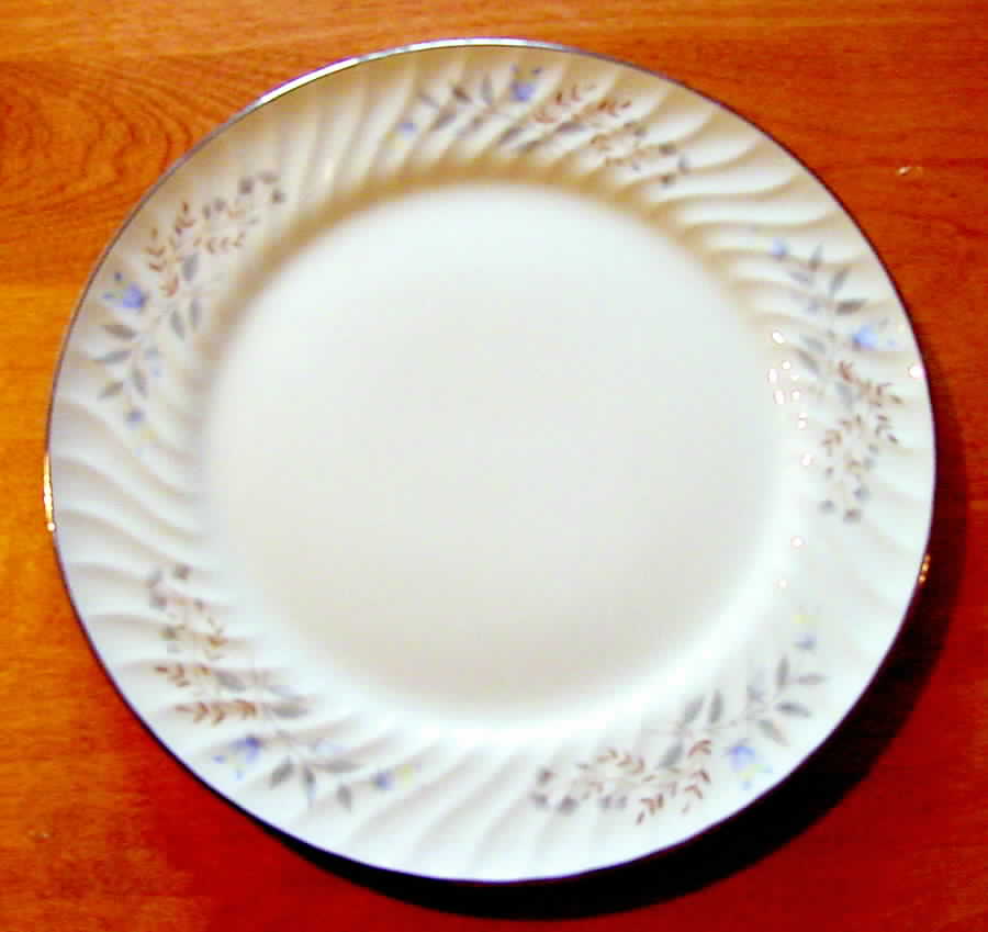 5139 Dinner Plate by Lydia-1