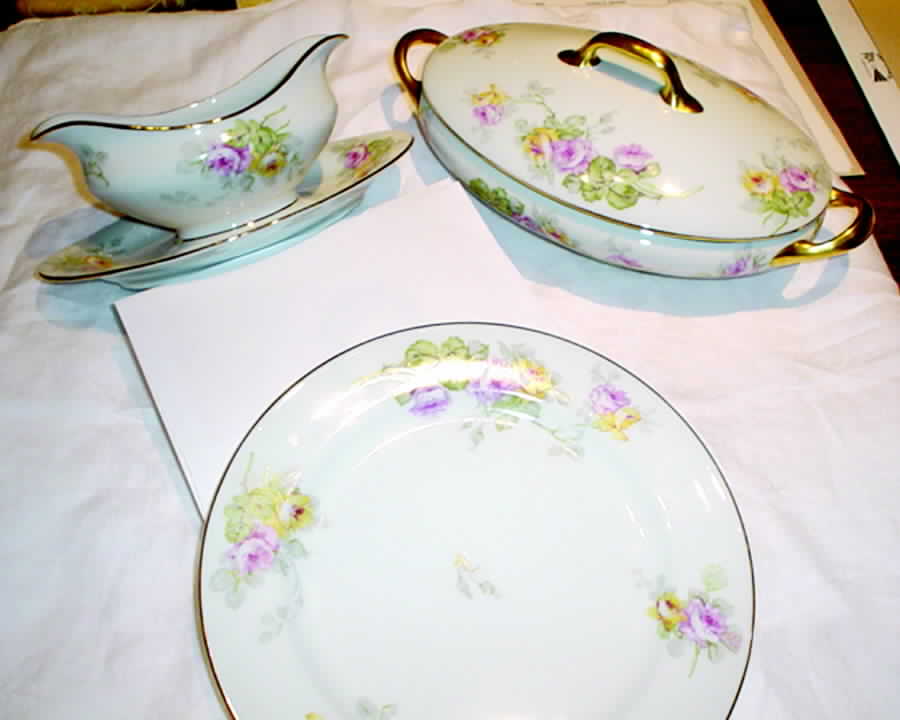 LIM155 Gravy Boat with Attached Underplate by Limoges-French-1