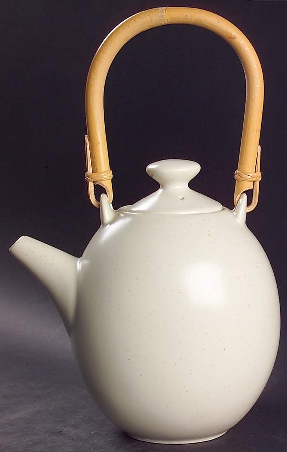 Linen (Round, Satin Smooth) Teapot & Lid by Lindt-Stymeist-1