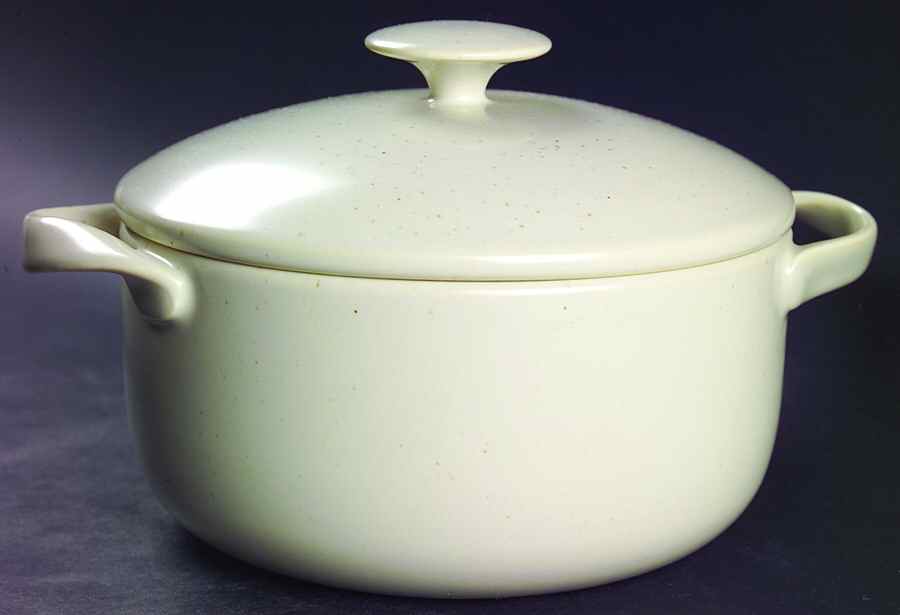Linen (Round, Satin Smooth) Individual Casserole & Lid by Lindt-Stymeist-1