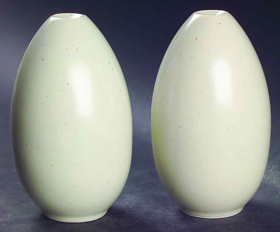 Linen (Round, Satin Smooth) Salt & Pepper Set by Lindt-Stymeist-1
