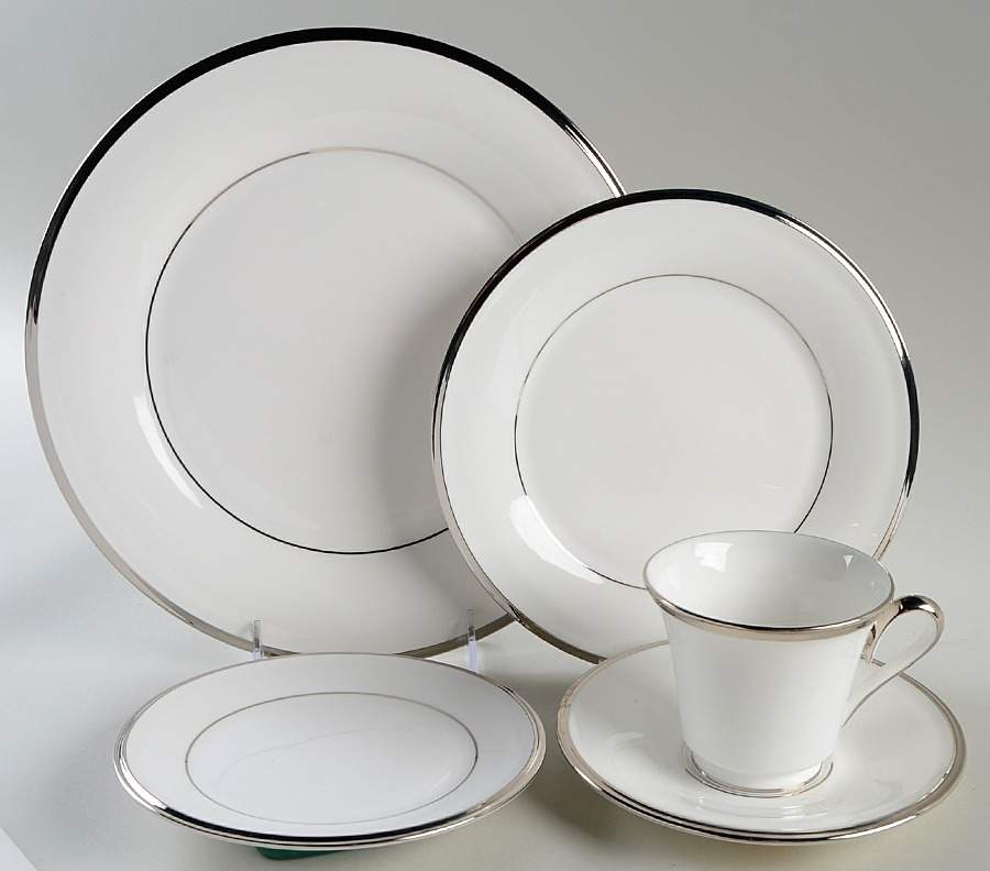 Solitaire White 5 Piece Place Setting by Lenox-1