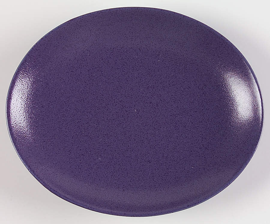 Blueberry Small Oval Plate by Lindt-Stymeist-1