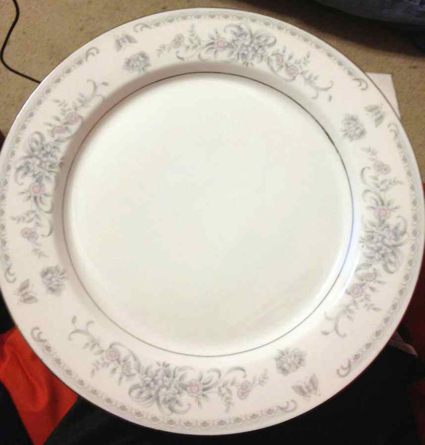 LIL8 Dinner Plate by Liling-1