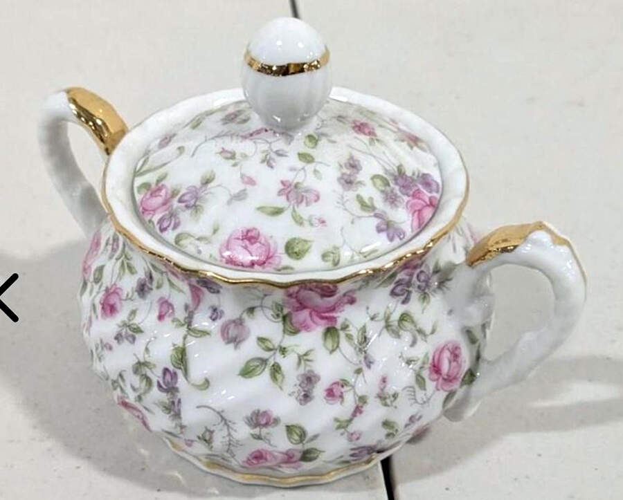 7238 Sugar Bowl & Lid by Lefton-1