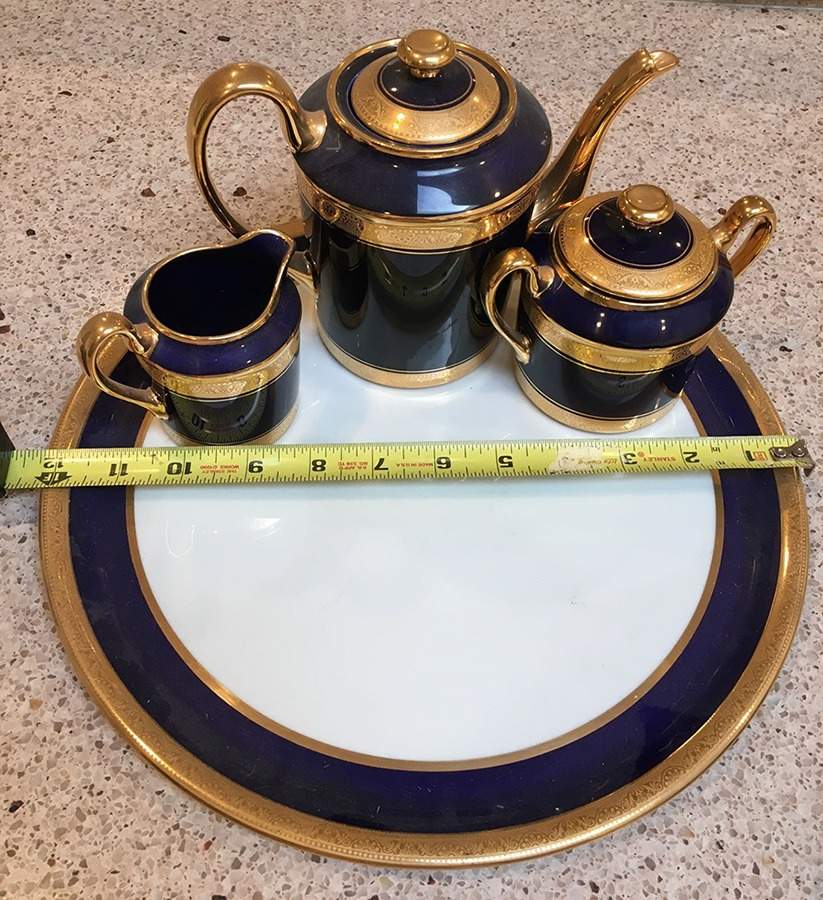Madame Pompadour 12' Round Tray by Legle Porc d'Art-1