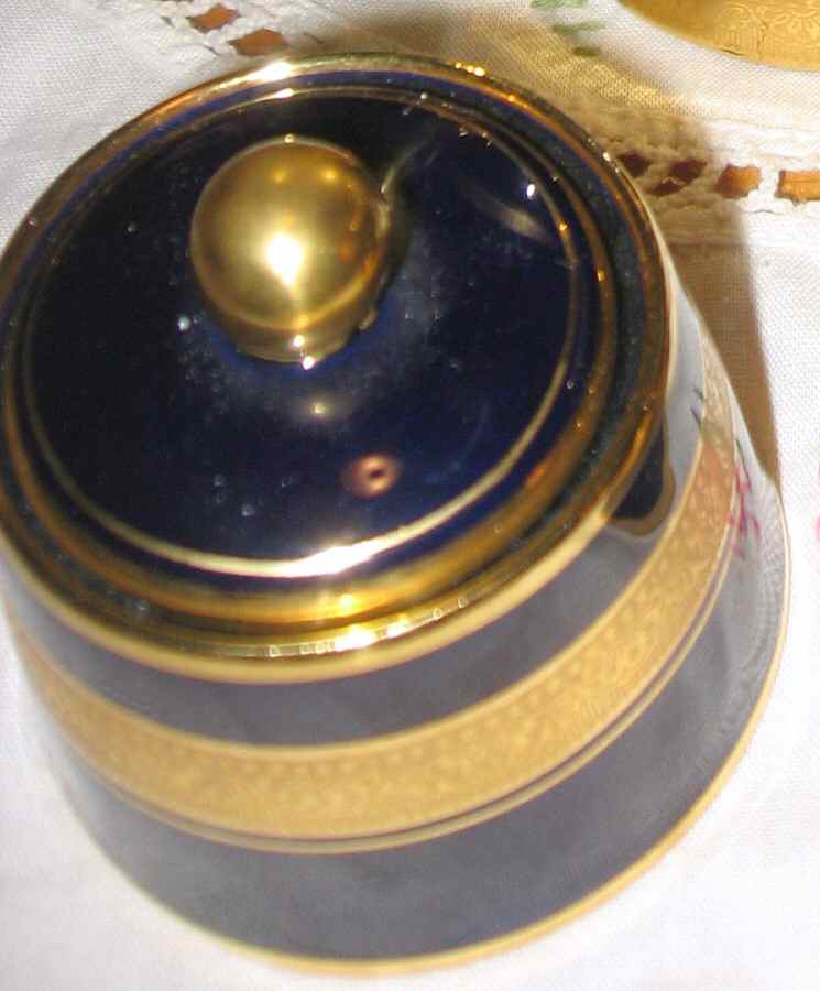 Madame Pompadour Sugar Bowl & Lid by Legle Porc d'Art-1