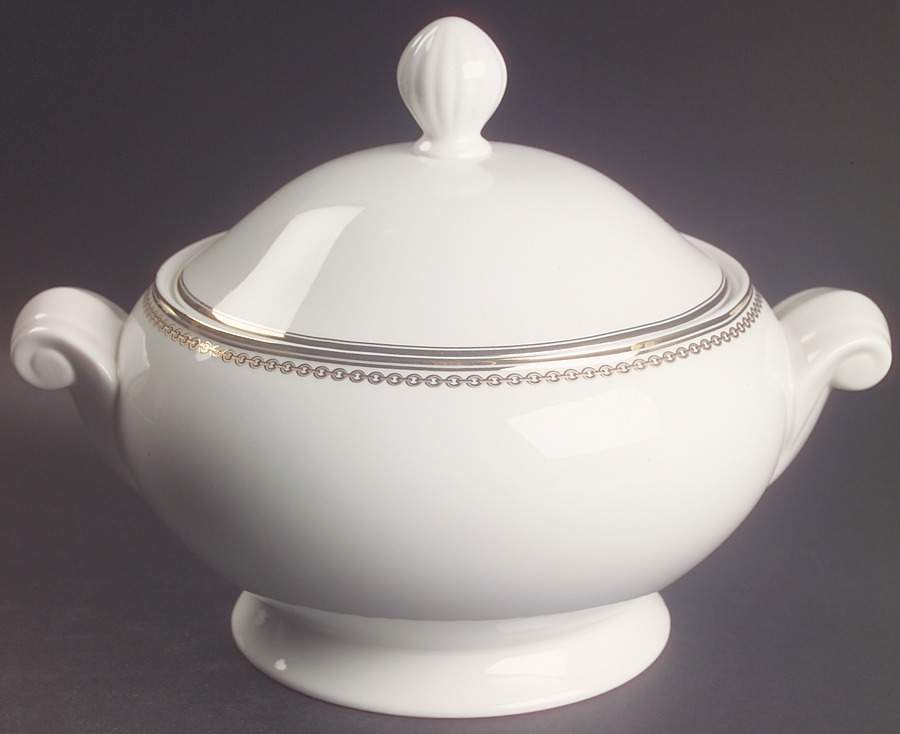 Claridge Gold 2.5 Qt Round Covered Casserole by Ralph Lauren China-1