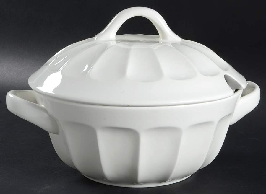 Boxwood Tureen &  Lid by Ralph Lauren China-1