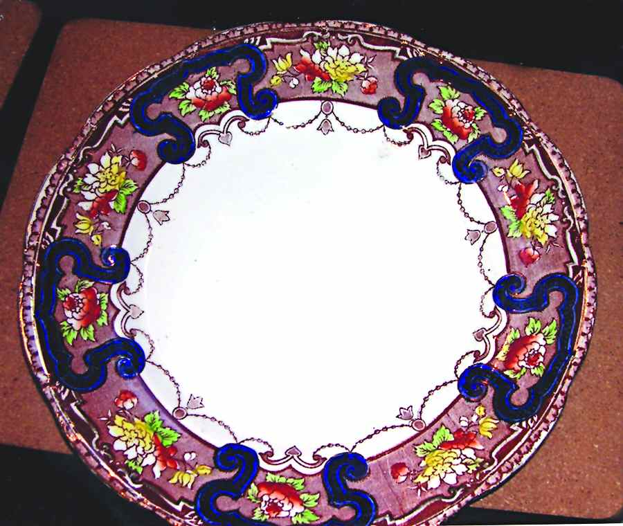 St Kilda Dinner Plate by Lincoln Pottery (England)-1