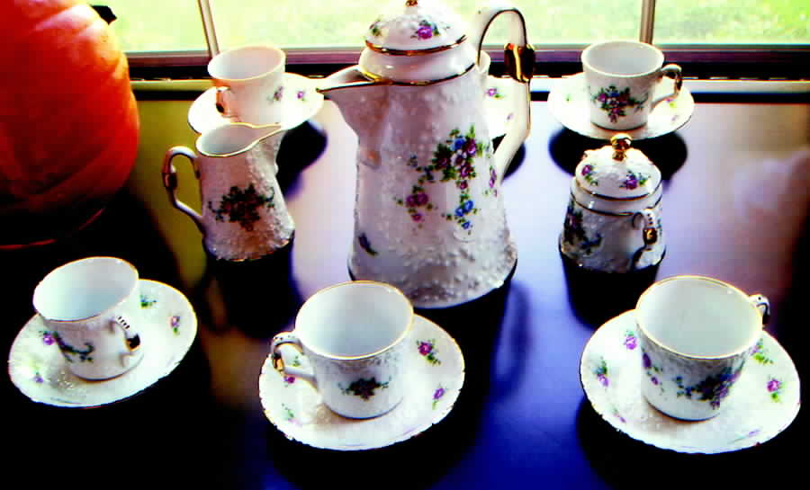 LIM247 Creamer by Limoges-French-1