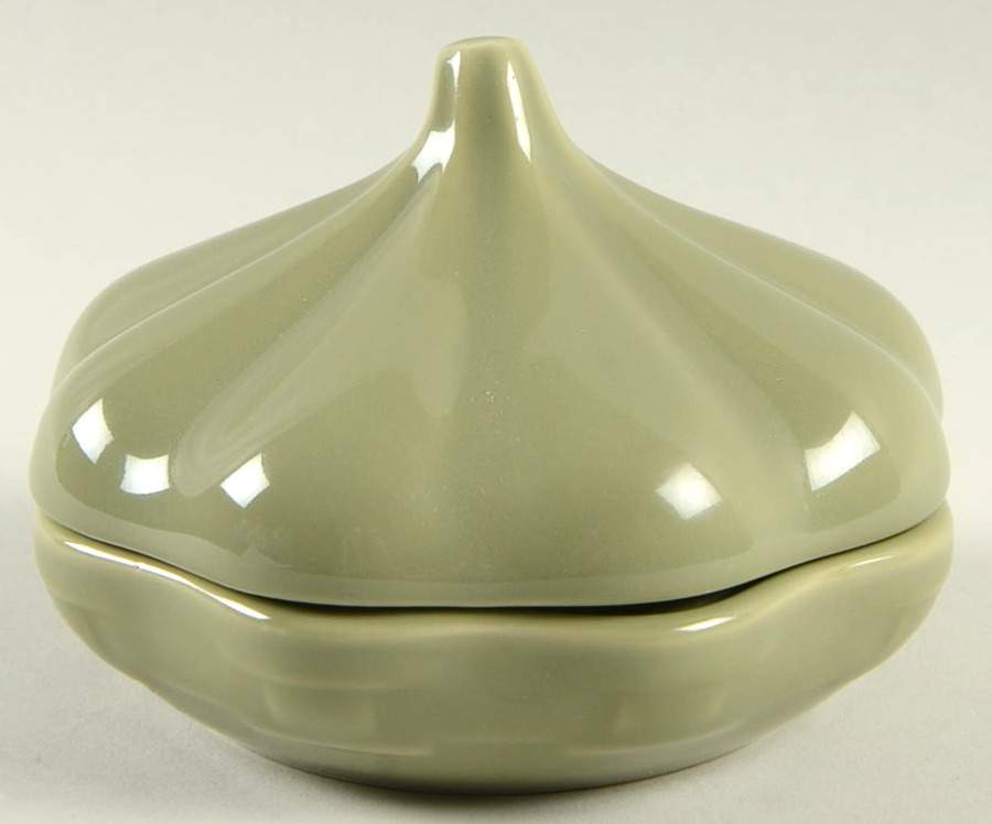 Woven Traditions Sage Garlic Baker & Lid by Longaberger-1