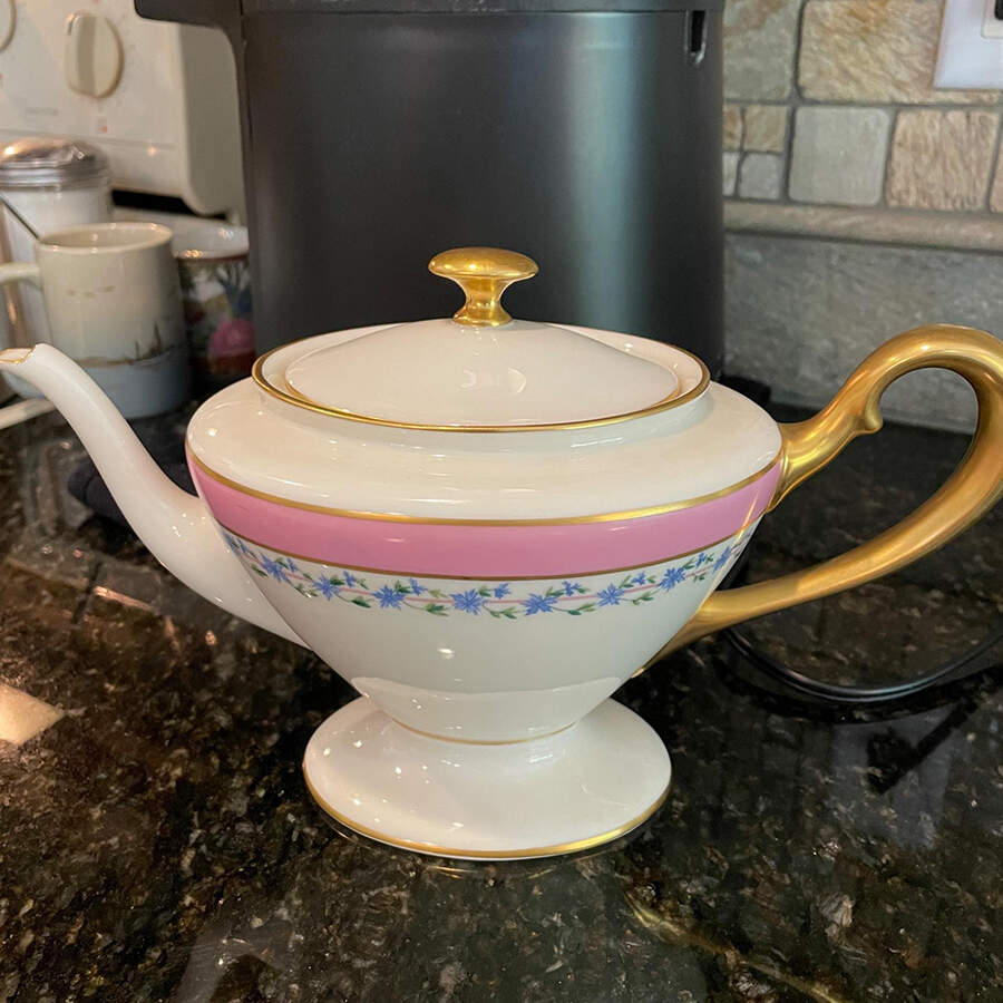 T8E Shape 742 Teapot & Lid by Lenox-1