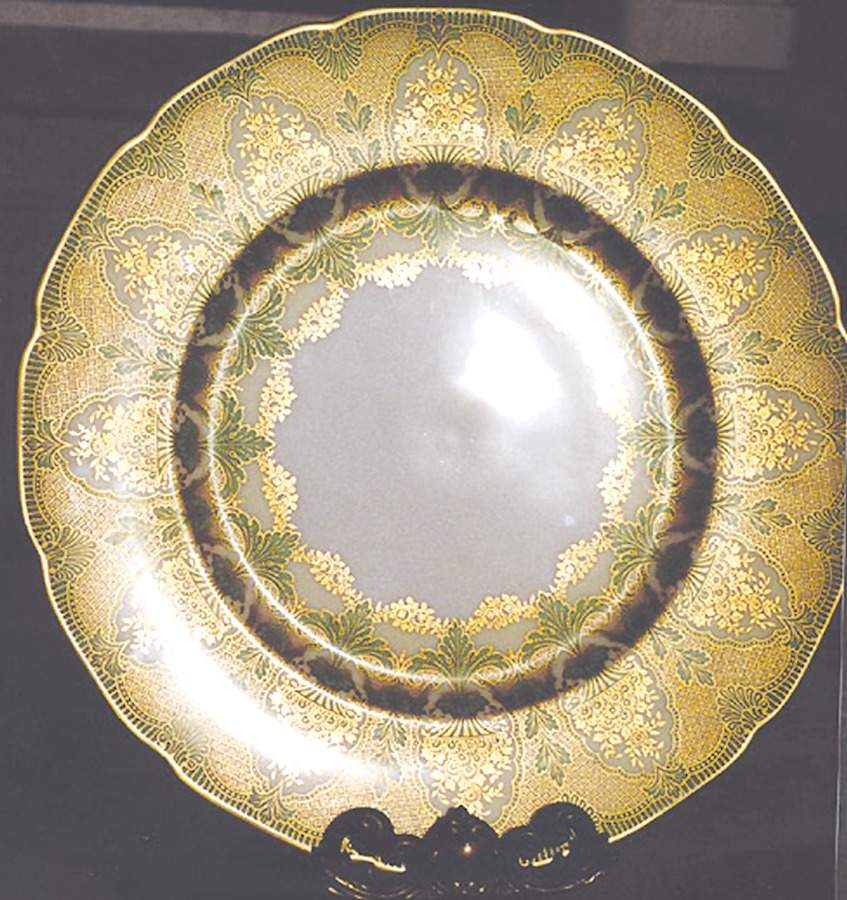 E382G Green (Scalloped) Dinner Plate by Lenox-1