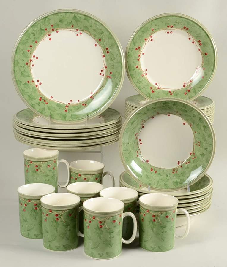 Holiday Gatherings Damask 32 Piece Set by Lenox-1
