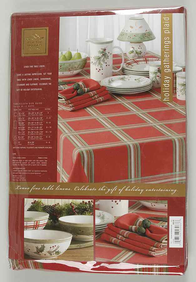 Holiday Gatherings Holiday Berry 70" Round Tablecloth by Lenox-1