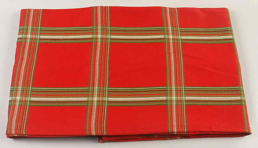 Holiday Gatherings Holiday Berry 60" X 102" Oblong Tablecloth by Lenox-1