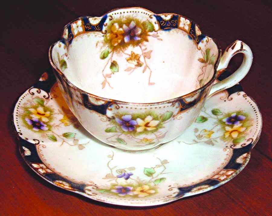 5582 Flat Cup & Saucer Set by William Lowe-1