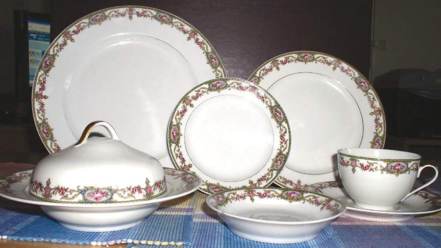 LNT226 Dinner Plate by Lanternier-1