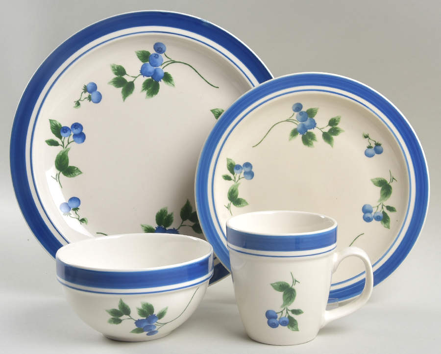 Blueberry 32 Piece Estate Set by LL Bean-1
