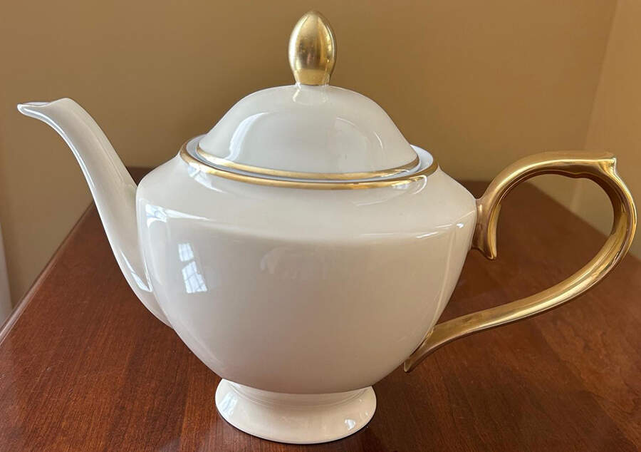 Hampton's Tea Ivory Teapot & Lid by Ralph Lauren China-1