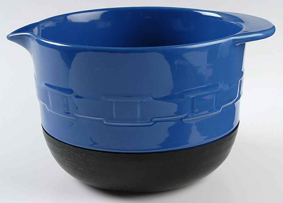 Woven Traditions Cornflower 11" Stay Put Mixing Bowl by Longaberger-1