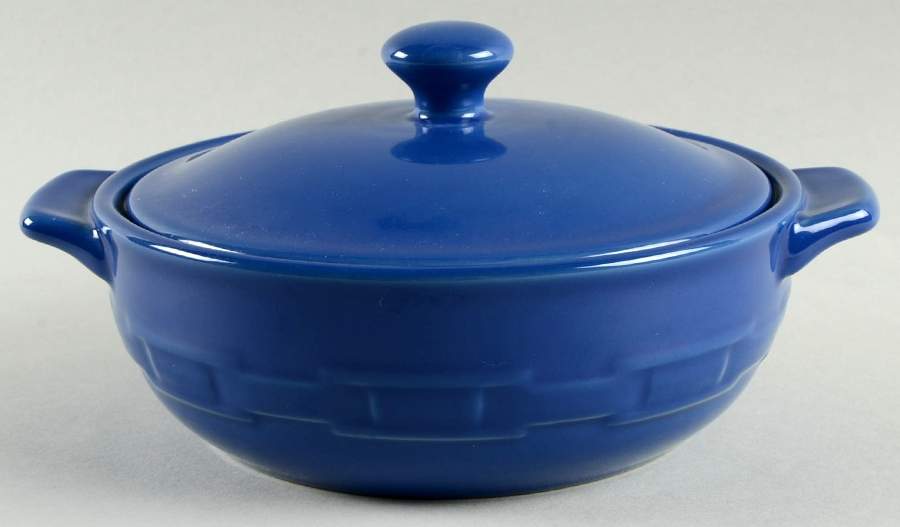 Woven Traditions Cornflower 1.50 Pt Round Covered Casserole by Longaberger-1