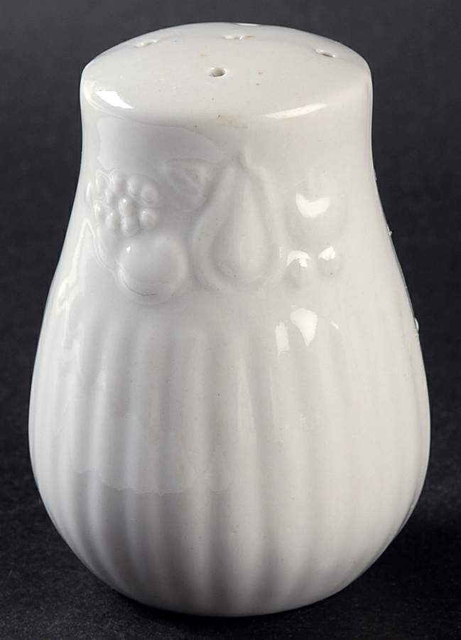 LIE18 Salt Shaker by Libbey-1