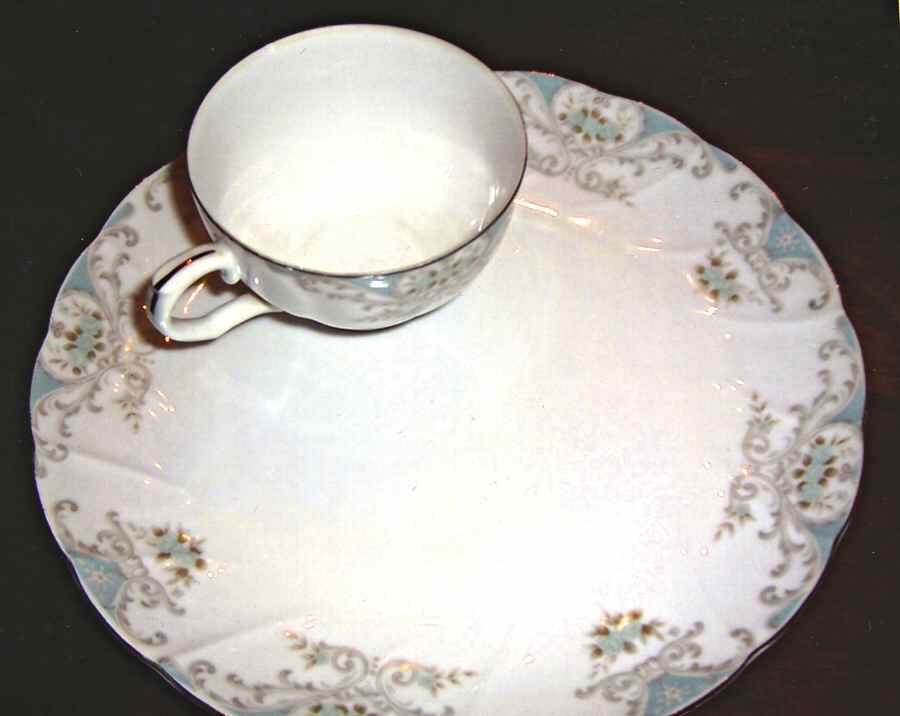 Sutton Dinner Plate by Laurel (Japan)-1