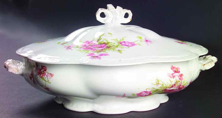 LNT262 Oval Covered Vegetable by Lanternier-1