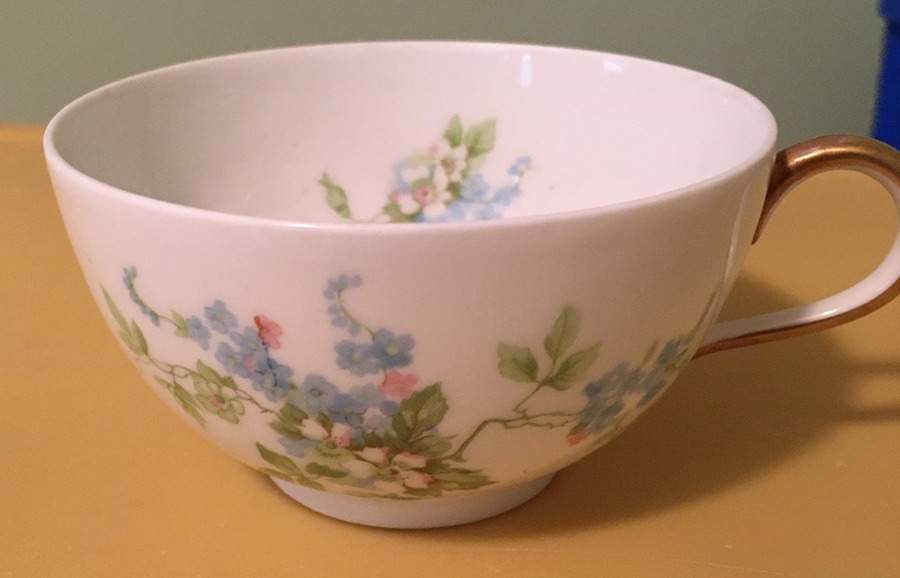 LAT96 Footed Cup by Latrille-1