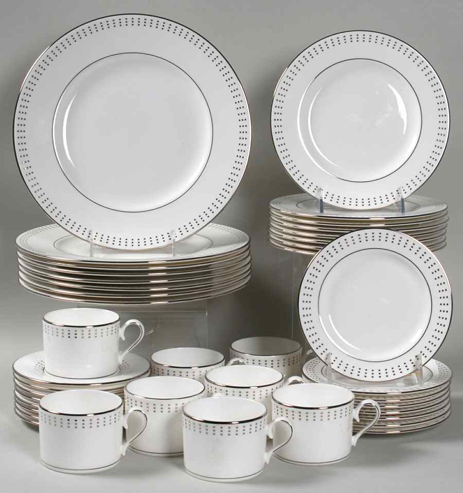 Herald Square Platinum 40 Piece Set by Lenox-1