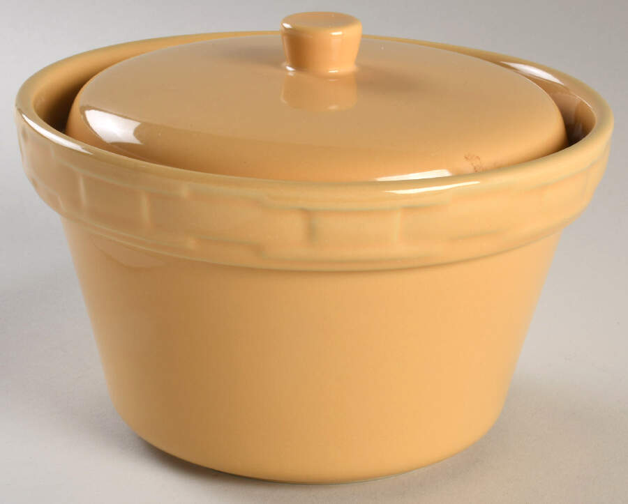 Woven Traditions Butternut 1 Qt Round Covered Casserole by Longaberger-1