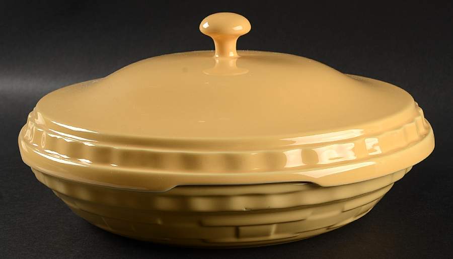 Woven Traditions Butternut 10" Pie Baking Plate & Ceramic Lid by Longaberger-1