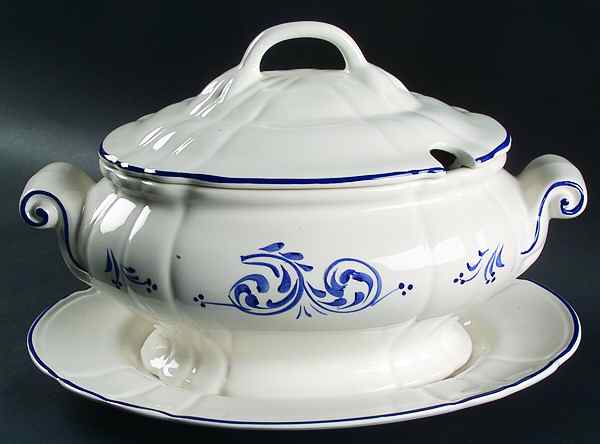 LUO18 Tureen & Lid w/Underplate by Loucarte (Portugal)-1