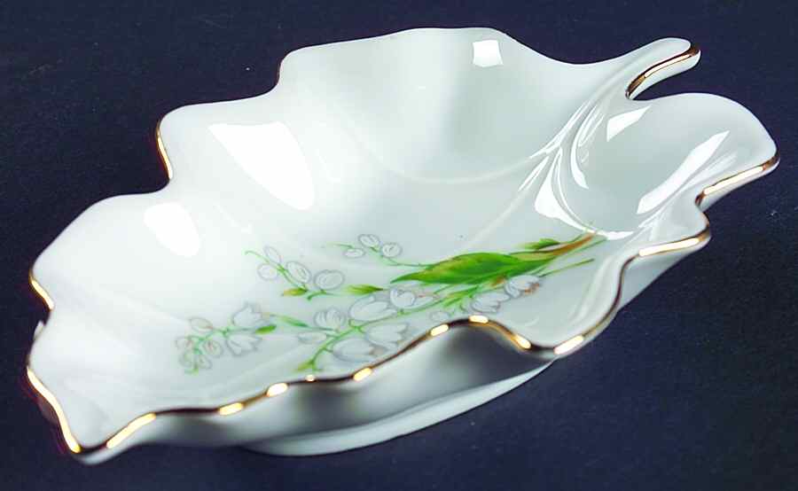 LEF67 (Gold Trim) Leaf Shaped Dish by Lefton-1