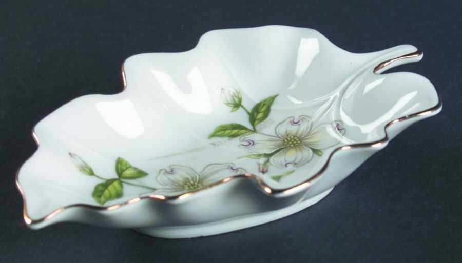 LEF68 Leaf Shaped Dish by Lefton-1