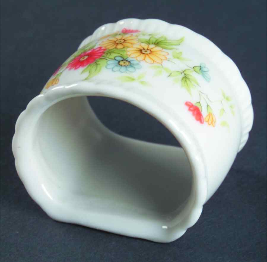 LEF72 Napkin Ring by Lefton-1