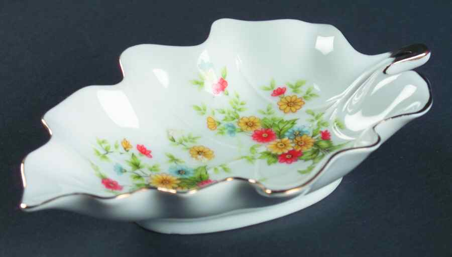 LEF72 Leaf Shaped Dish by Lefton-1