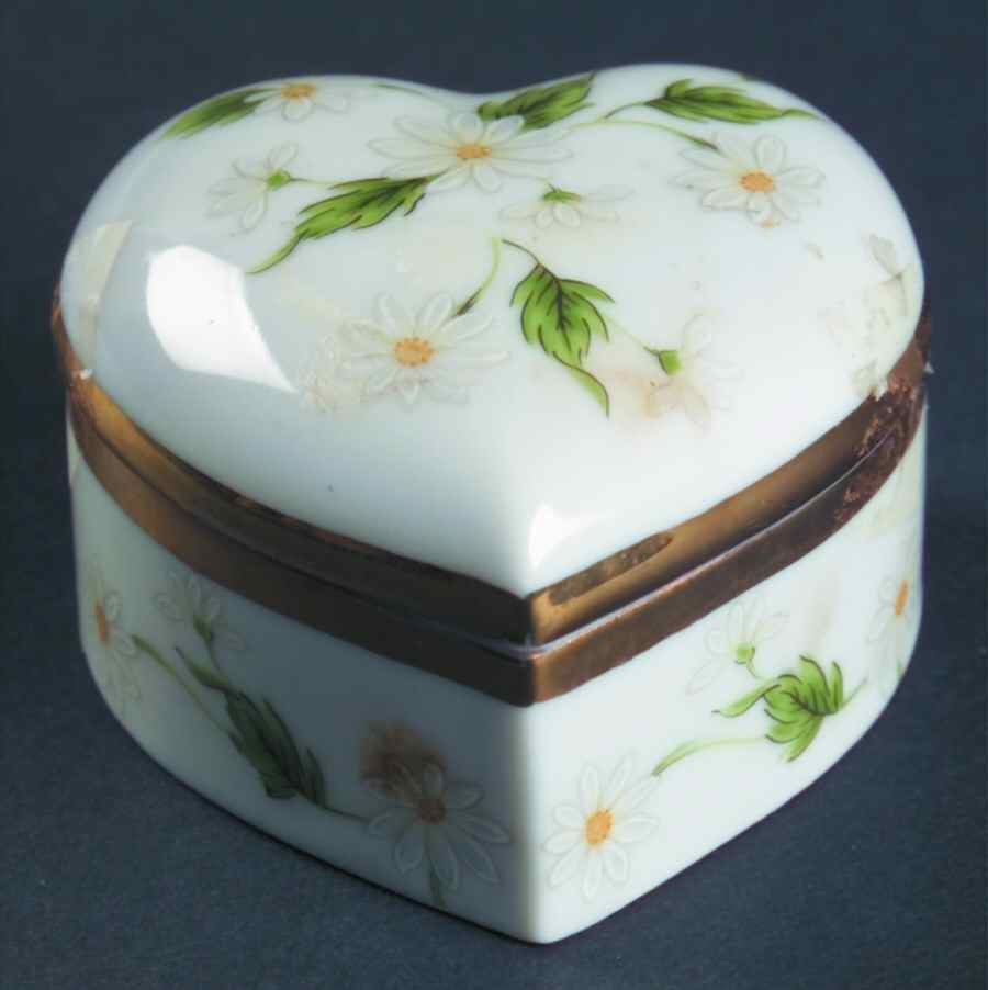 LEF75 2" Heart Shape Box & Lid by Lefton-1