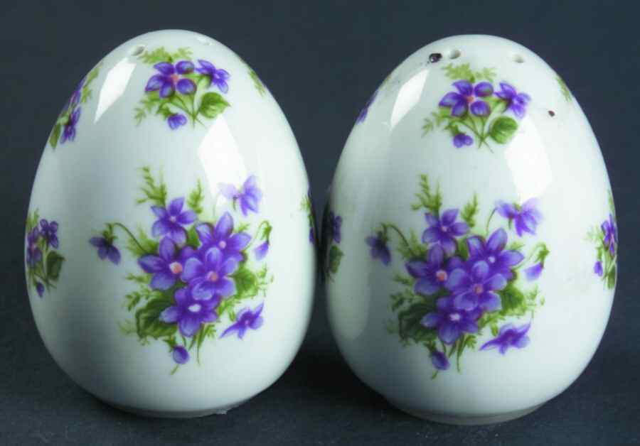 LEF77 Salt & Pepper Set by Lefton-1