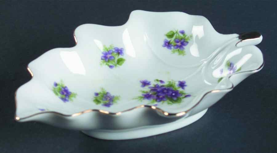 LEF77 Leaf Shaped Dish by Lefton-1