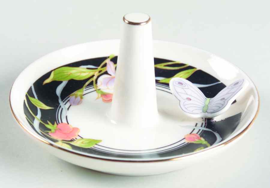 LEF80 Ring Holder by Lefton-1