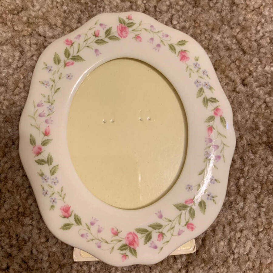 Great Giftables Oval Frame-Holds 2 1/2" X 3" by Lenox-1