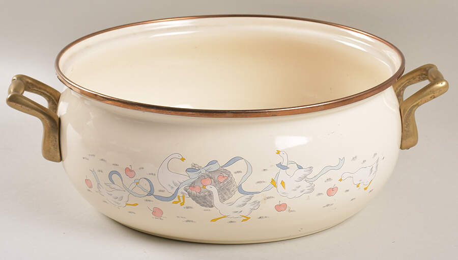 Happy Geese Metal Dutch Oven No Lid by Lincoware-1