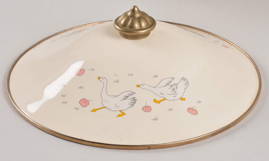 Happy Geese Lid for Metal Dutch Oven by Lincoware-1