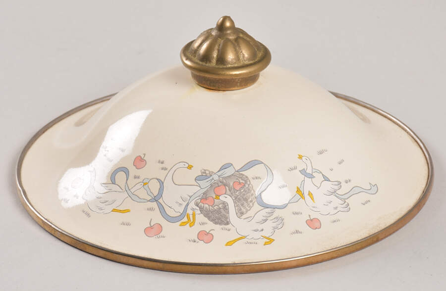 Happy Geese Lid for 2 Quart Metal Covered Casserole by Lincoware-1