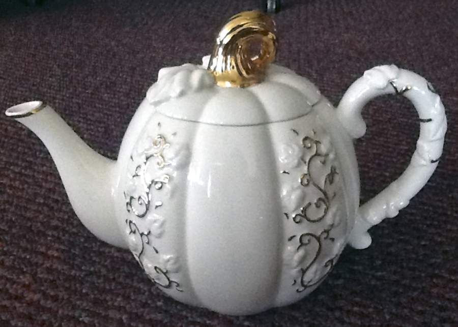 Golden Harvest Teapot & Lid by Lenox-1